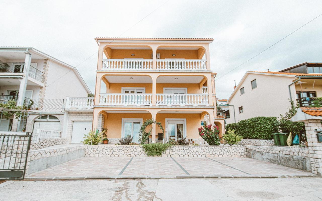 Apartments Vukic Crikvenica Buitenkant foto